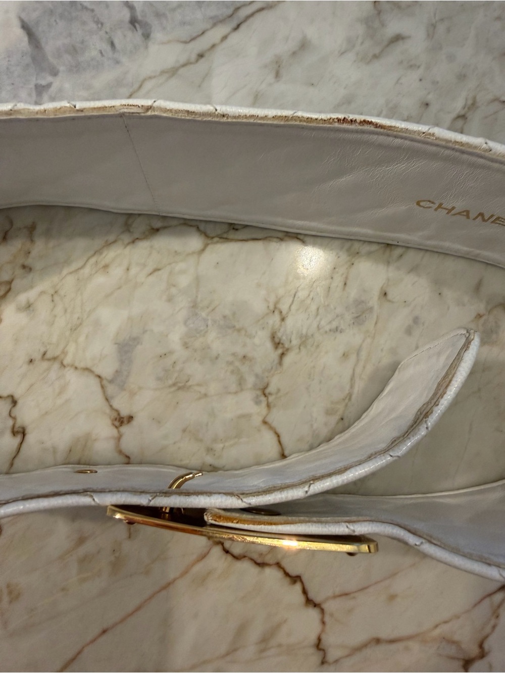 CHANEL White Quilted Leather Waist Belt with Gold CC Plaque - Picture 10 of 17